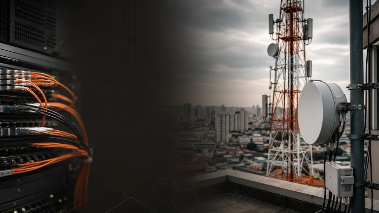 A fiscalização da Anatel sobre os pequenos provedores de internet tem como objetivo garantir a conformidade regulatória e a qualidade dos serviços prestados. Os pequenos ISPs devem estar atentos às obrigações legais, como a gestão de suas autorizações, cumprimento das normas de qualidade de serviço e adequação às exigências de relatórios e planos. A Anatel realiza inspeções, auditorias e pode aplicar sanções em casos de irregularidades. É fundamental que os provedores mantenham sua documentação em dia e atendam às normas técnicas, além de estarem preparados para responder às demandas da agência.